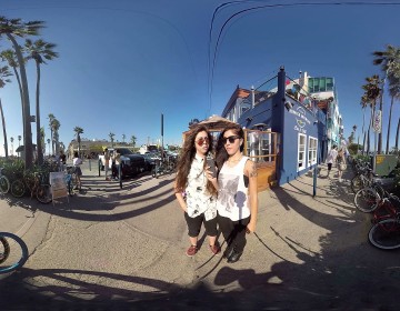 Travel 360: Angelenos on why they love living, and working, in the city of dreams The City of the Angels is a magnet for artists, athletes, actors and, more than ever before, start-up entrepreneurs. We filmed a series of 360-degree documentaries to tell their stories.